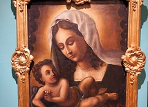 W zielonej sali przykuwa uwagę „Matka Boża z Dzieciątkiem” Giovanniego Battisty Salviego.