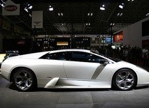 Papieskie Lamborghini wesprze chrześcijan w Iraku