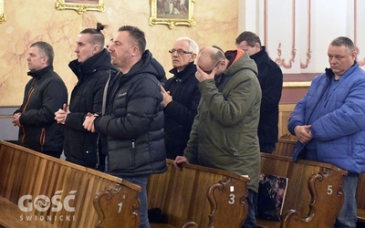 Uczestnicy spotkania w kościele pw. św. Józefa.