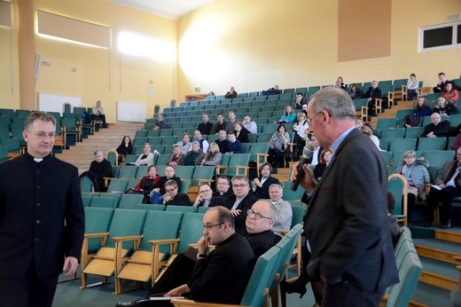 Sympozjum pt. "Ks. Krzysztof Grzywocz - człowiek spotkania"