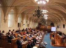 Czeski Senat odrzucił ustawę, która przewiduje opodatkowanie rekompensat za majątki kościelne