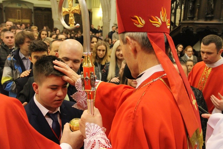 Bierzmowanie w tarnowskiej katedrze