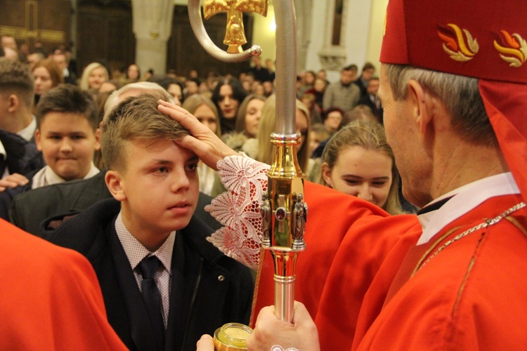 Bierzmowanie w tarnowskiej katedrze