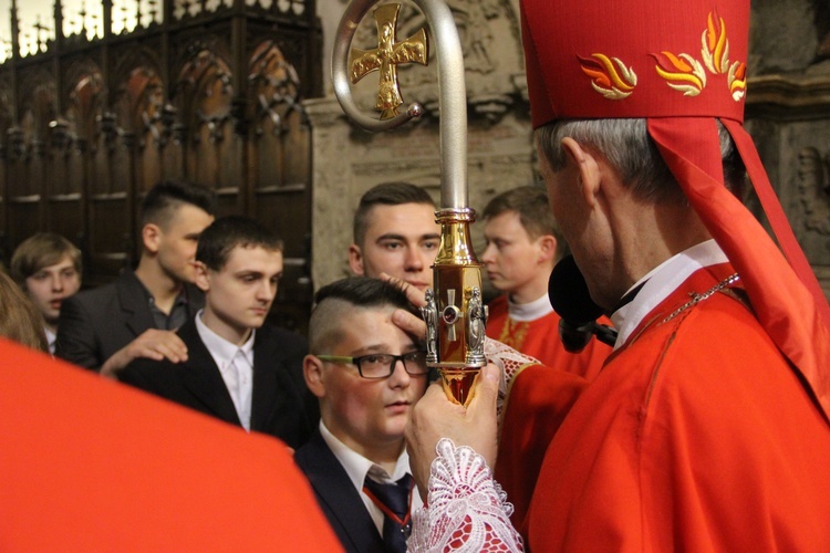 Bierzmowanie w tarnowskiej katedrze