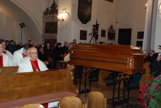 Uroczystości pogrzebowe śp. bp. Alojzego Orszulika - cz. I