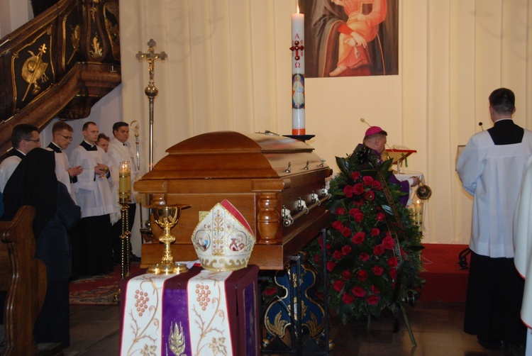 Uroczystości pogrzebowe śp. bp. Alojzego Orszulika - cz. I