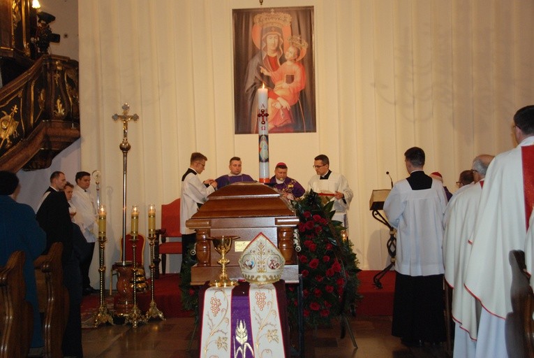 Uroczystości pogrzebowe śp. bp. Alojzego Orszulika - cz. I