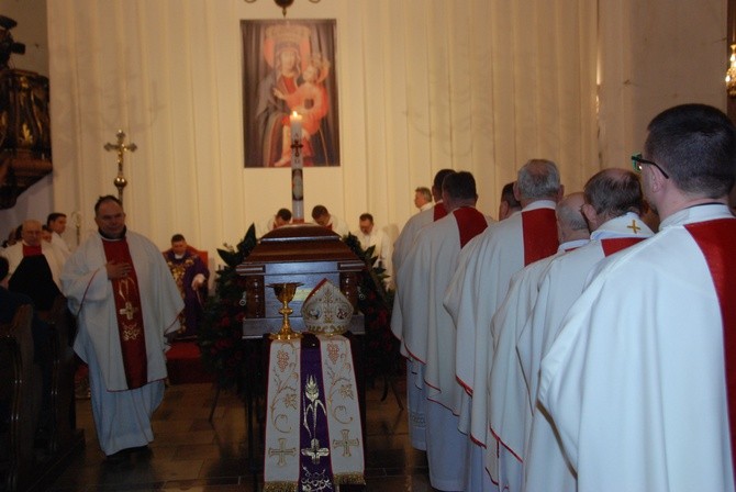 Uroczystości pogrzebowe śp. bp. Alojzego Orszulika - cz. I