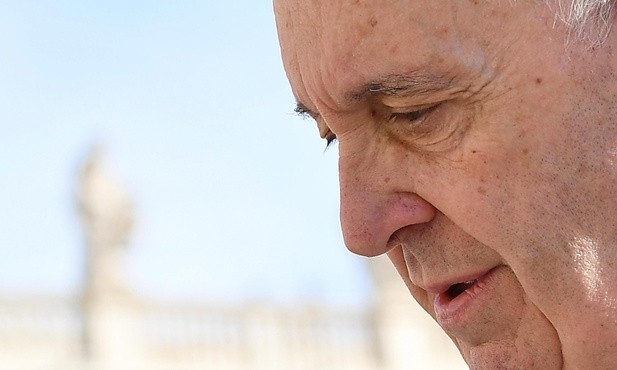 Papież: Oby nikt nie uległ pokusie przemocy