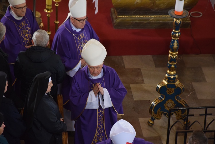 Uroczystości pogrzebowe śp. bp. A. Orszulika - cz. 2