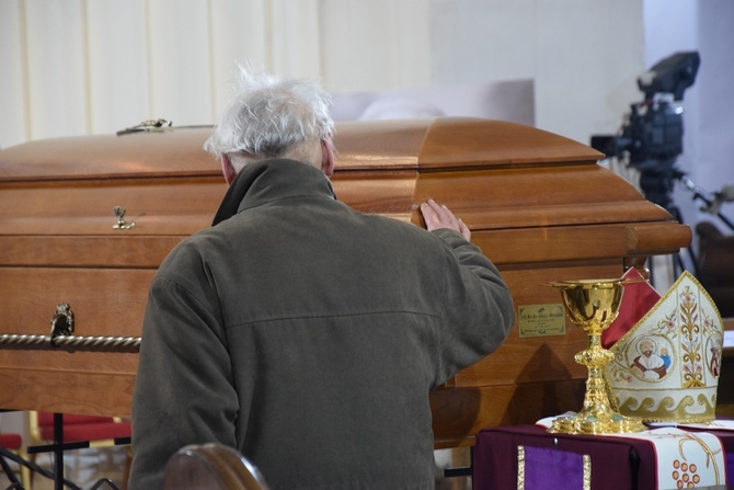 Uroczystości pogrzebowe śp. bp. A. Orszulika - cz. 2