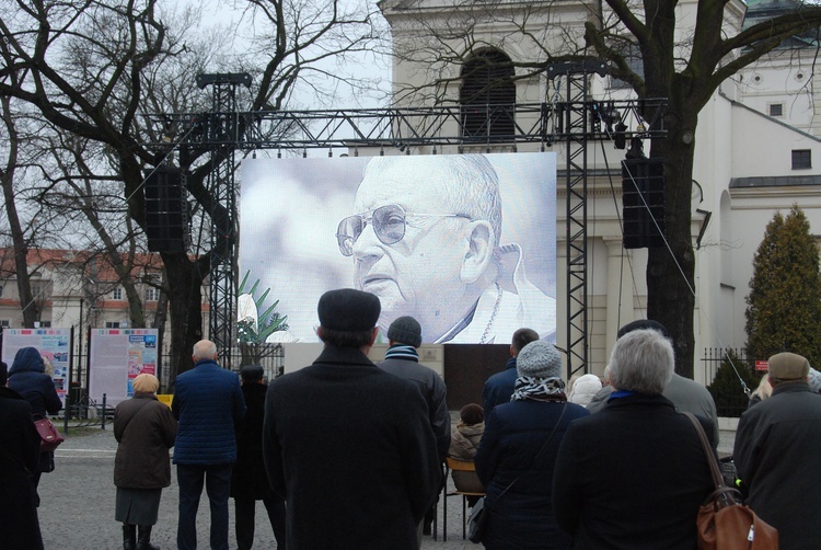 Uroczystości pogrzebowe śp. bp. A. Orszulika - cz.1