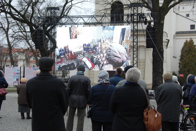 Uroczystości pogrzebowe śp. bp. A. Orszulika - cz.1