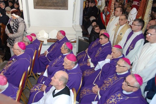 Uroczystości pogrzebowe śp. bp. A. Orszulika - cz.1