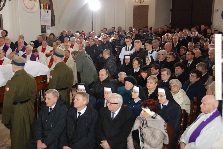 Uroczystości pogrzebowe śp. bp. A. Orszulika - cz.1