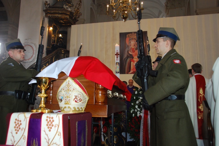 Uroczystości pogrzebowe śp. bp. A. Orszulika - cz.1