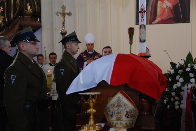 Uroczystości pogrzebowe śp. bp. A. Orszulika - cz.1