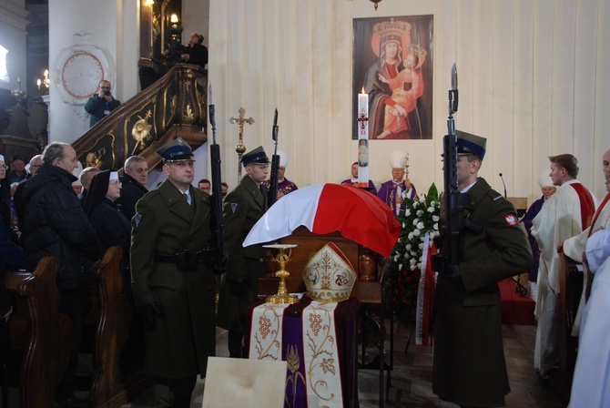 Uroczystości pogrzebowe śp. bp. A. Orszulika - cz.1