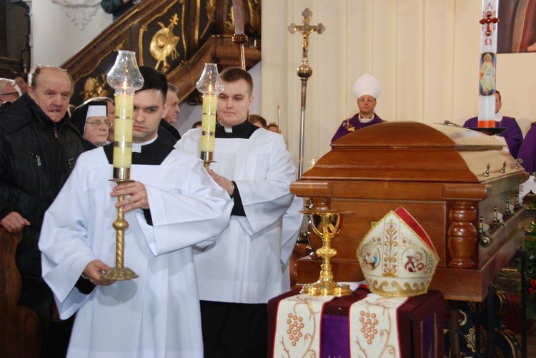 Uroczystości pogrzebowe śp. bp. A. Orszulika - cz.1