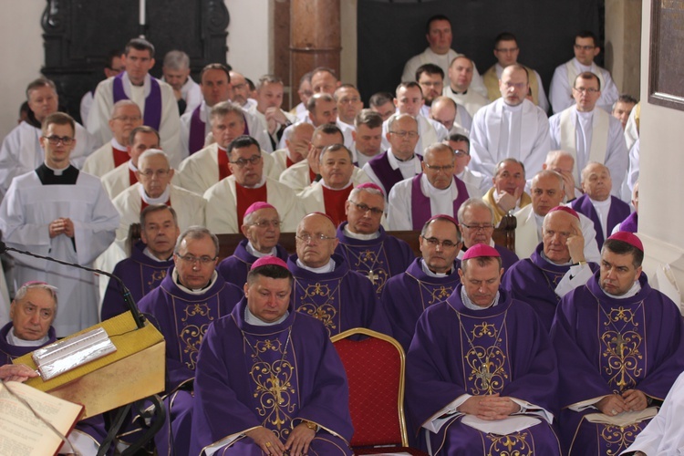 Uroczystości pogrzebowe śp. bp. A. Orszulika - cz.1