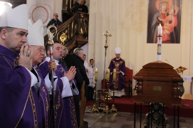 Uroczystości pogrzebowe śp. bp. A. Orszulika - cz.1