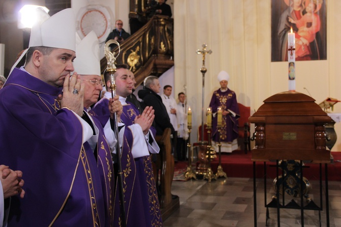 Uroczystości pogrzebowe śp. bp. A. Orszulika - cz.1