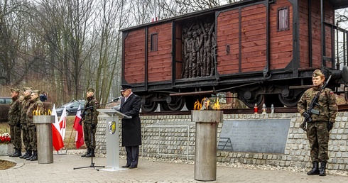 Bytom: obchody Dnia Pamięci Żołnierzy Wyklętych pod pomnikiem ofiar Tragedii Górnośląskiej