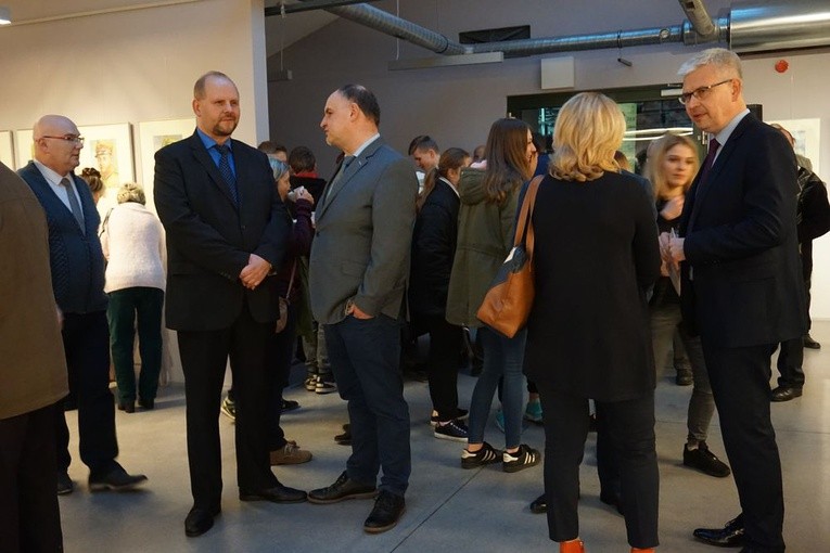 Galeria obrazów Józefa Obacza to ponad 50 portretów żołnierzy wyklętych