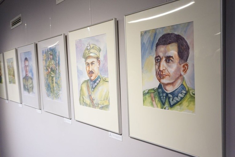 Galeria obrazów Józefa Obacza to ponad 50 portretów żołnierzy wyklętych