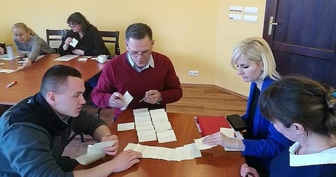 Specjaliści od zbierania datków?