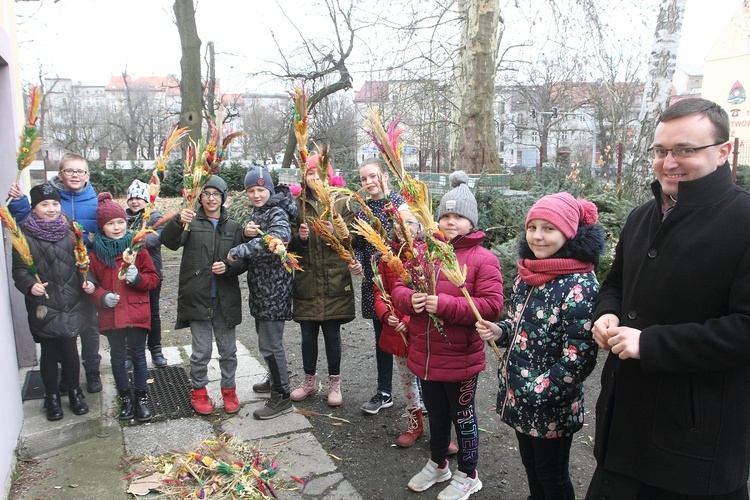 Palenie palm na Środę Popielcową