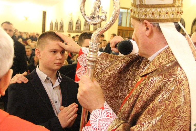 Bierzmowanie w parafii Krzyża św. w Dębicy