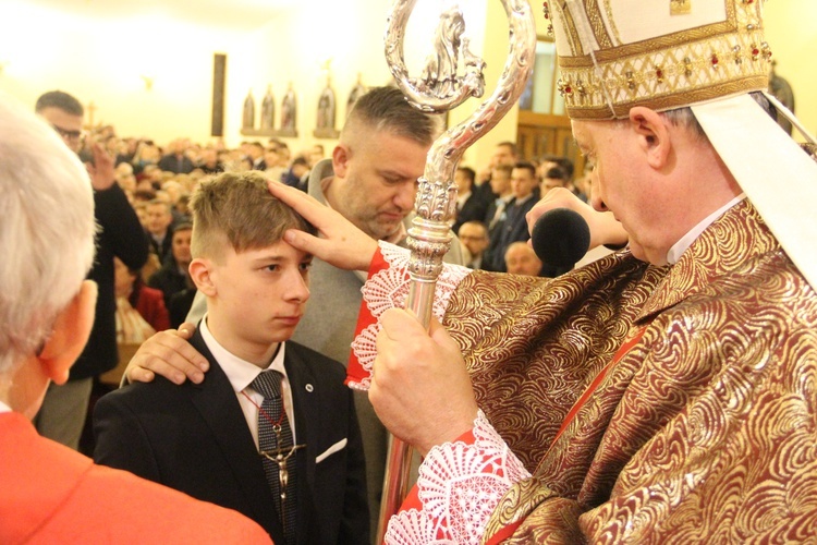 Bierzmowanie w parafii Krzyża św. w Dębicy