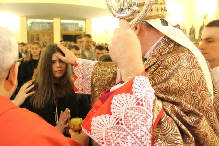 Bierzmowanie w parafii Krzyża św. w Dębicy