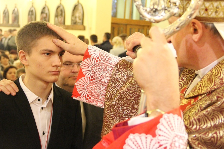 Bierzmowanie w parafii Krzyża św. w Dębicy