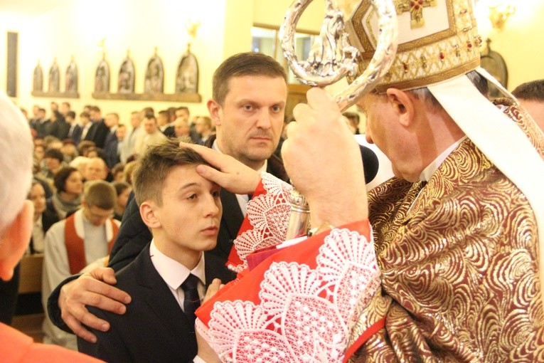 Bierzmowanie w parafii Krzyża św. w Dębicy