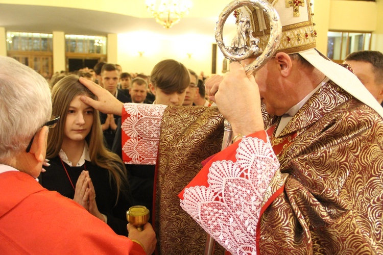 Bierzmowanie w parafii Krzyża św. w Dębicy