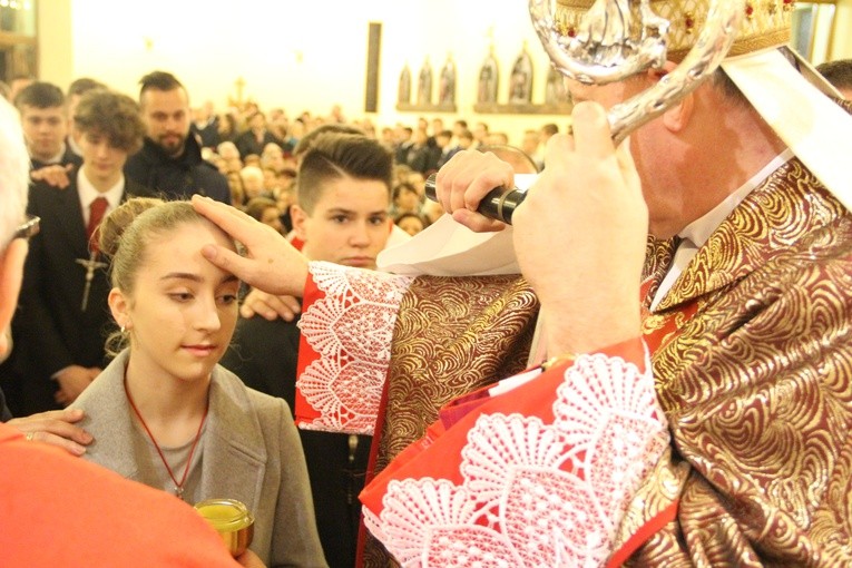 Bierzmowanie w parafii Krzyża św. w Dębicy