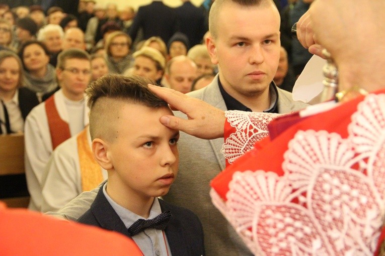 Bierzmowanie w parafii Krzyża św. w Dębicy
