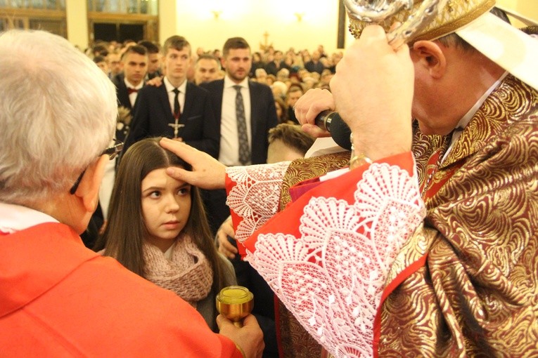 Bierzmowanie w parafii Krzyża św. w Dębicy