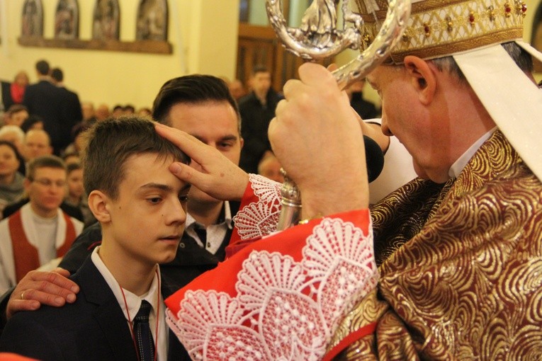 Bierzmowanie w parafii Krzyża św. w Dębicy