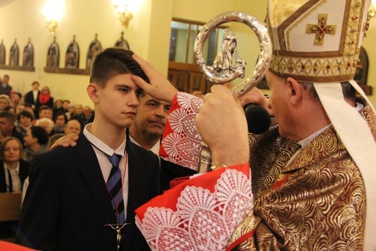 Bierzmowanie w parafii Krzyża św. w Dębicy