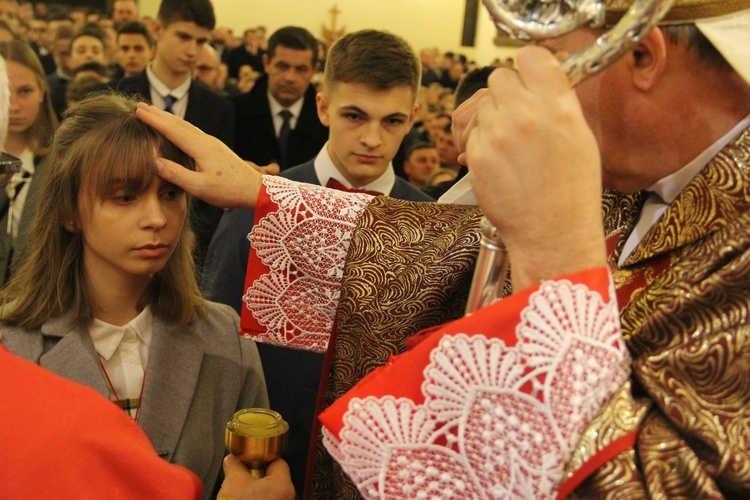 Bierzmowanie w parafii Krzyża św. w Dębicy