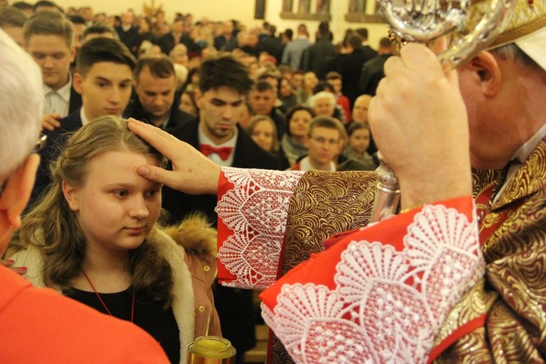 Bierzmowanie w parafii Krzyża św. w Dębicy