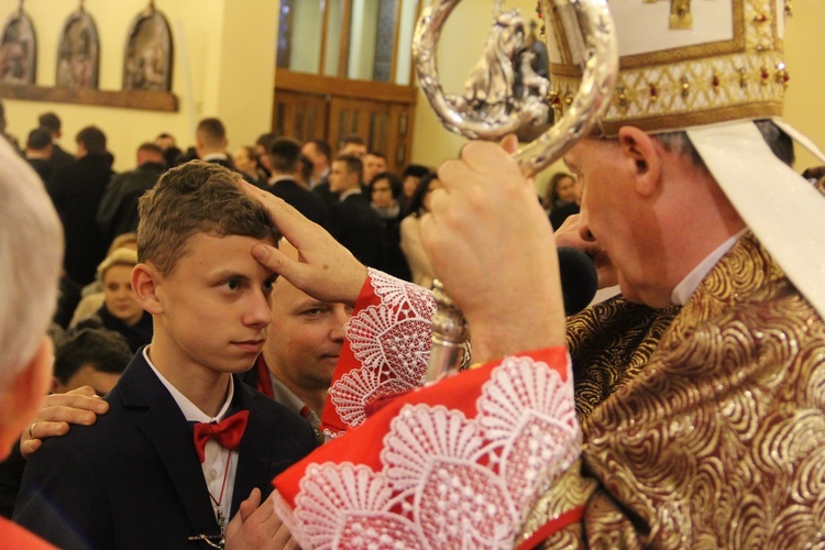 Bierzmowanie w parafii Krzyża św. w Dębicy