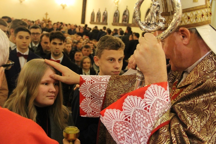 Bierzmowanie w parafii Krzyża św. w Dębicy