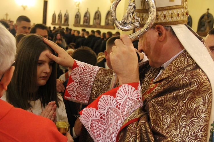 Bierzmowanie w parafii Krzyża św. w Dębicy