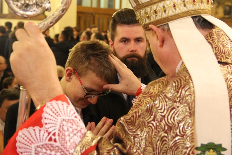 Bierzmowanie w parafii Krzyża św. w Dębicy