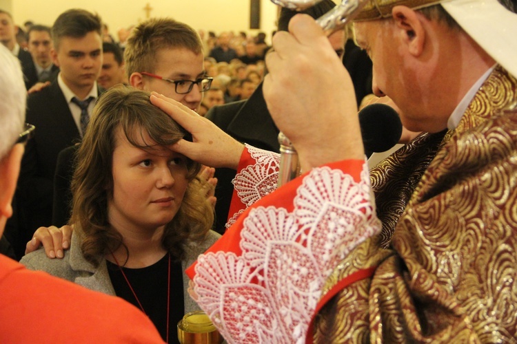 Bierzmowanie w parafii Krzyża św. w Dębicy