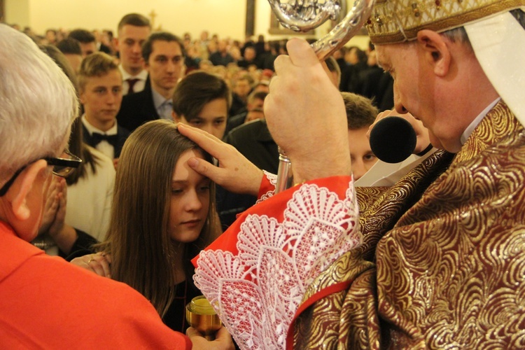 Bierzmowanie w parafii Krzyża św. w Dębicy